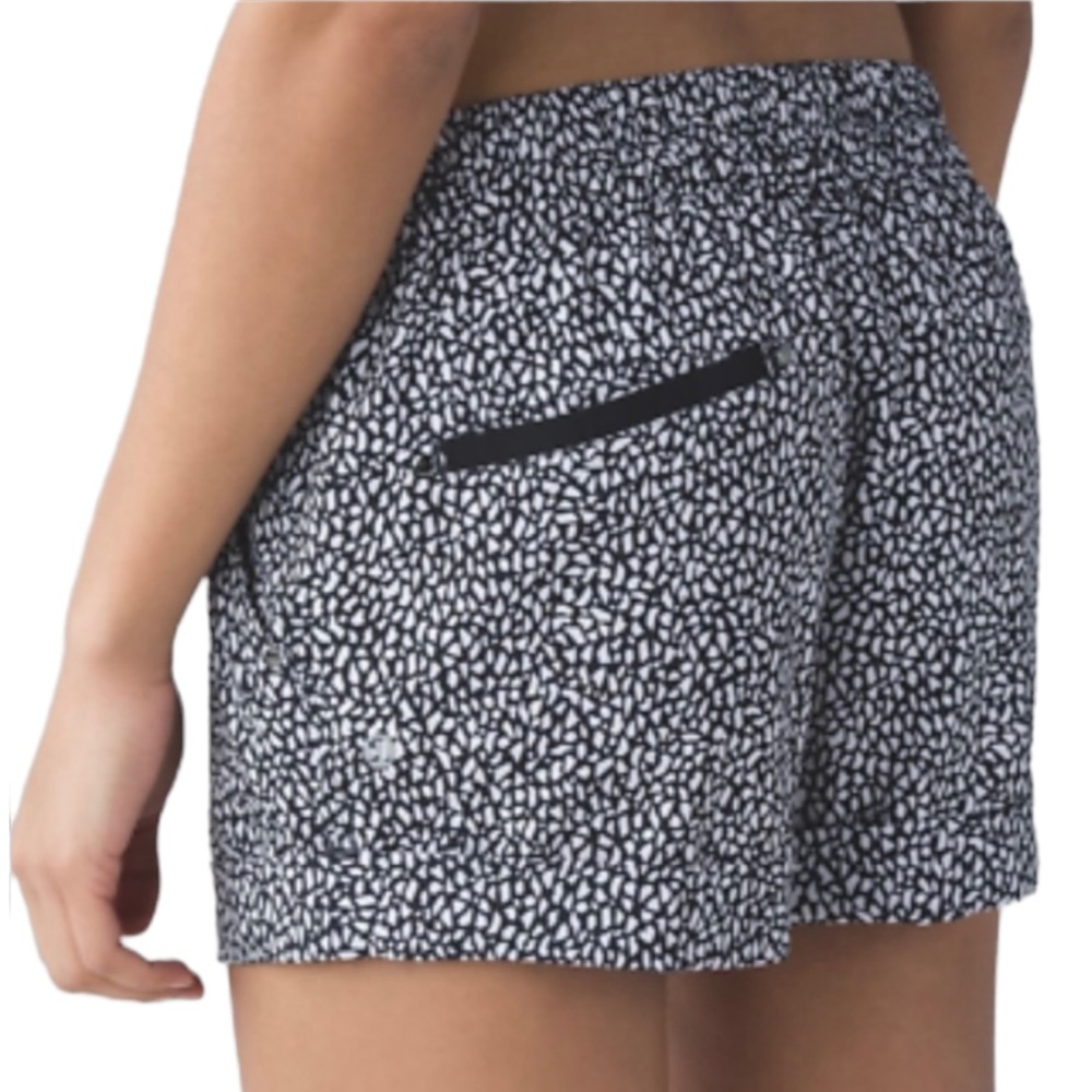 lululemon Women spring break away short Size 6 - Picture 2 of 9